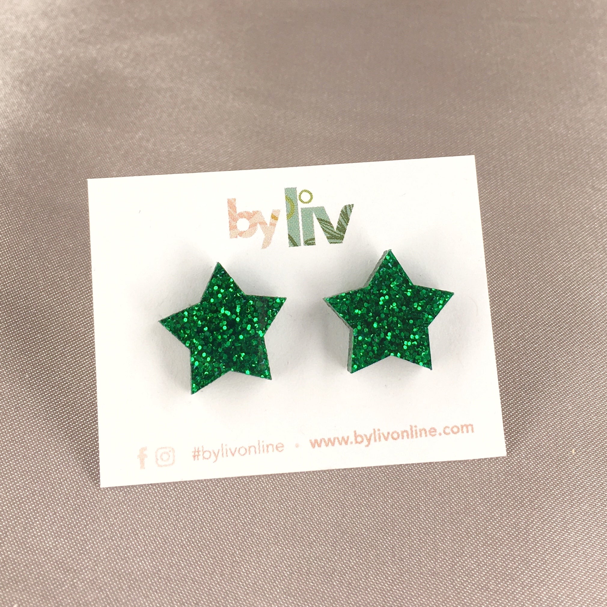 Green hot sale star earrings