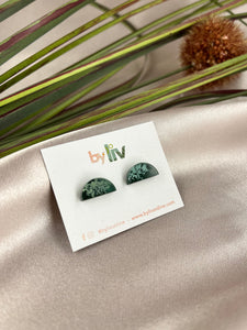 Green scallop studs